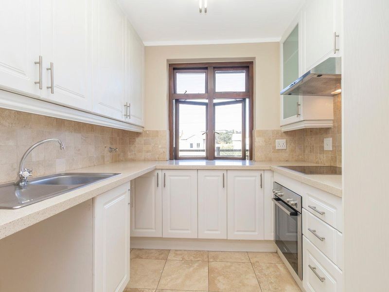 ELEGANT APARTMENT IN A PREMIER MATURE LIFESTYLE ESTATE - Photo 5