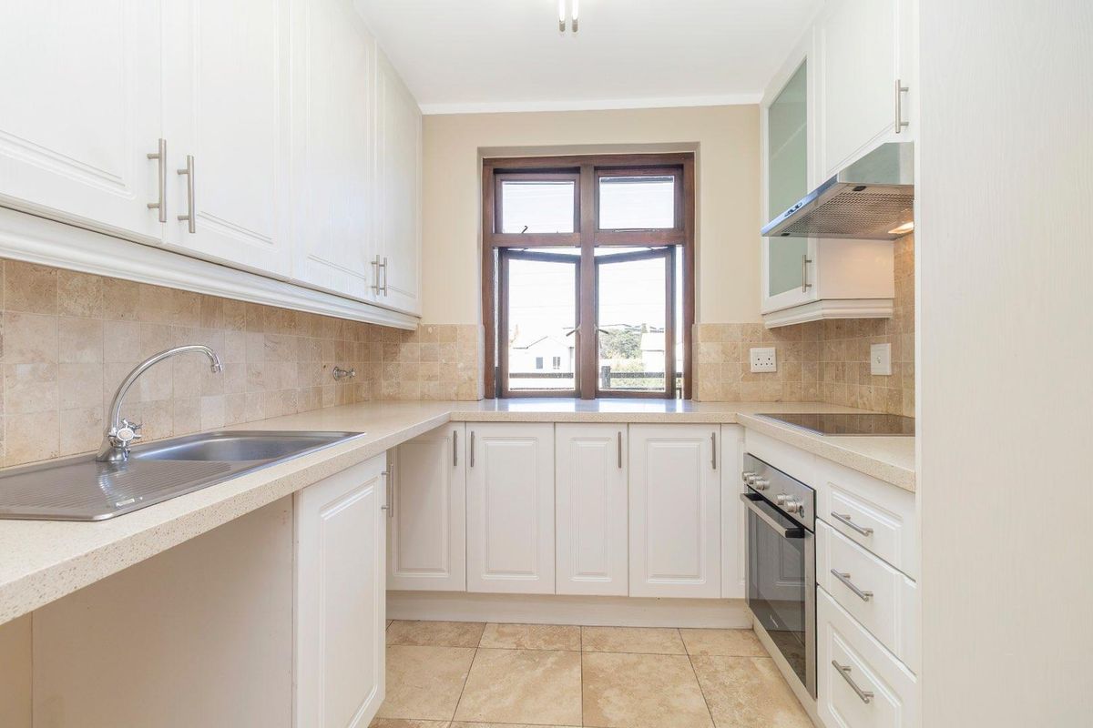 ELEGANT APARTMENT IN A PREMIER MATURE LIFESTYLE ESTATE - Photo 5