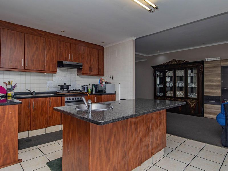 Spacious loft unit in a popular complex in the heart of Heiderand. - Photo 10
