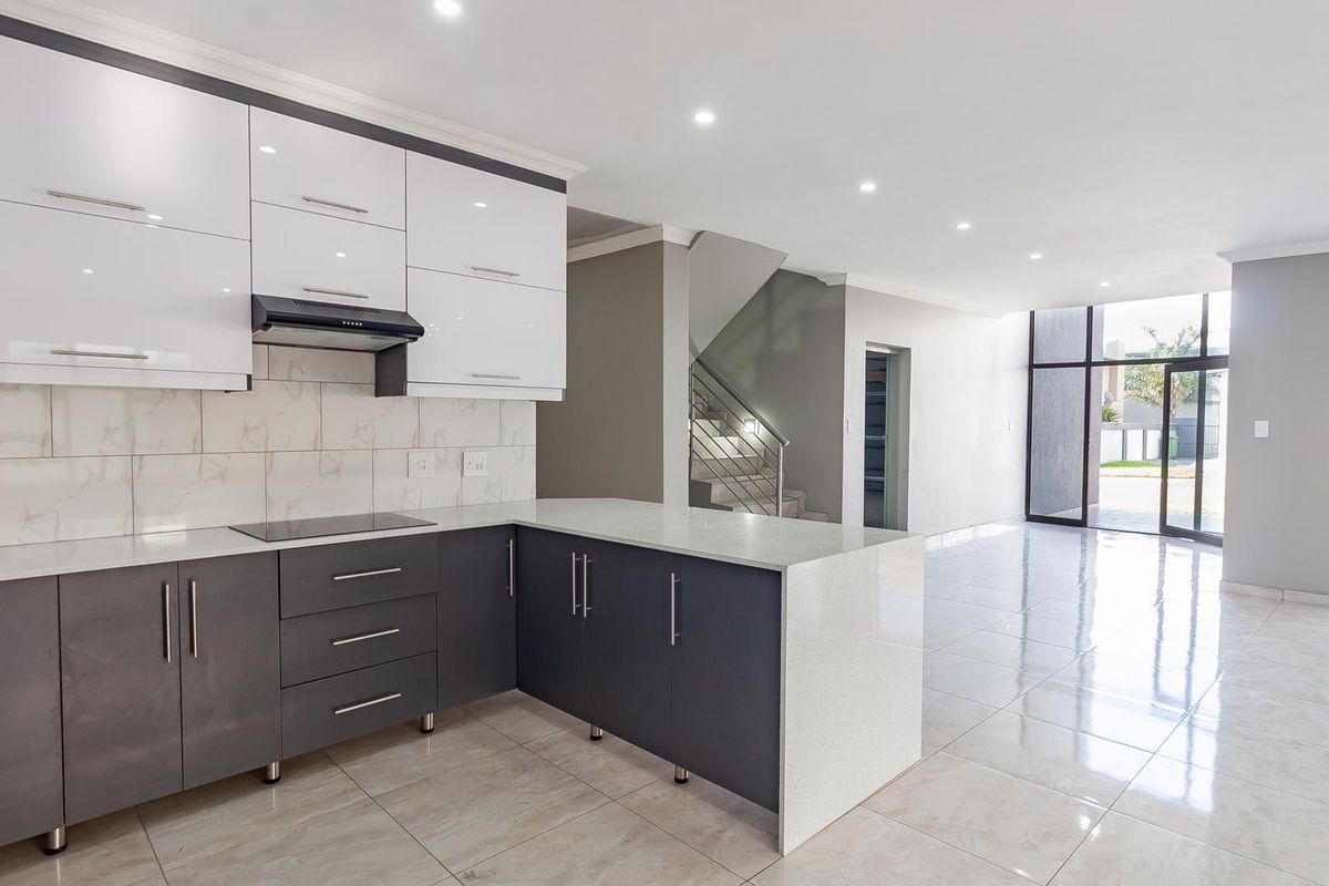 Brand New Modern Home in An Up Market Lifestyle Estate - Photo 4