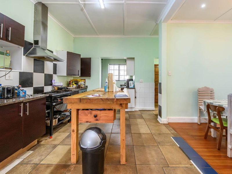 Spacious Family Home with Multiple Dwellings in sought-after Lloyd Road - Photo 8