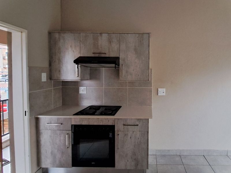 One Bedroom Apartment at Stonehaven - A secure residential estate in Whiteridge, Randburg - Photo 7