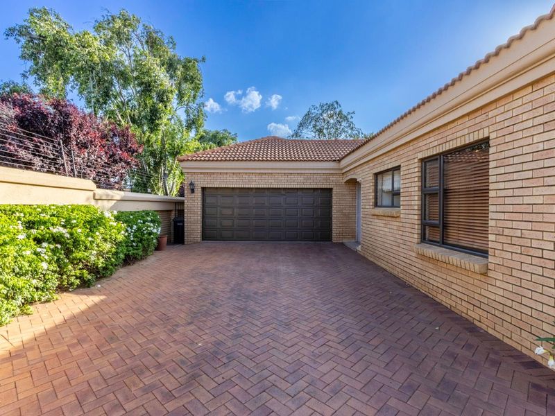 Charming full title, low maintenance face brick home for sale in Farrarmere - Photo 2