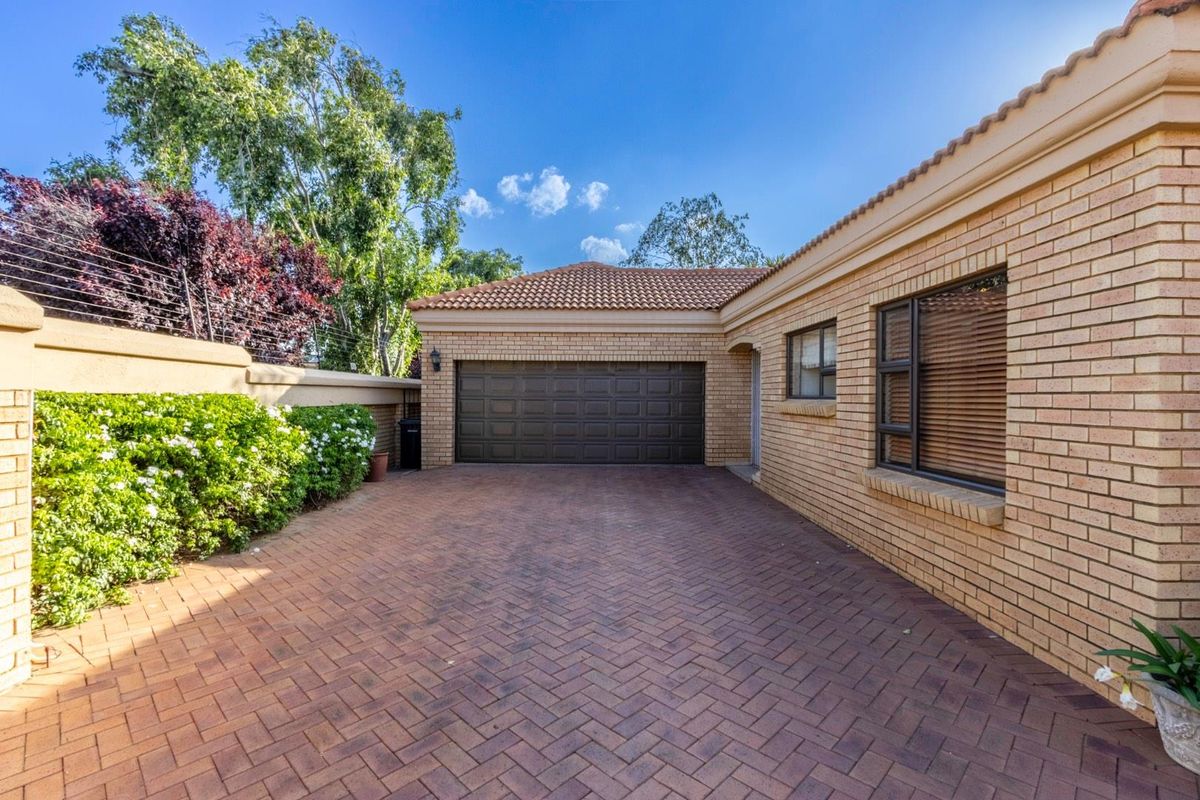 Charming full title, low maintenance face brick home for sale in Farrarmere - Photo 2