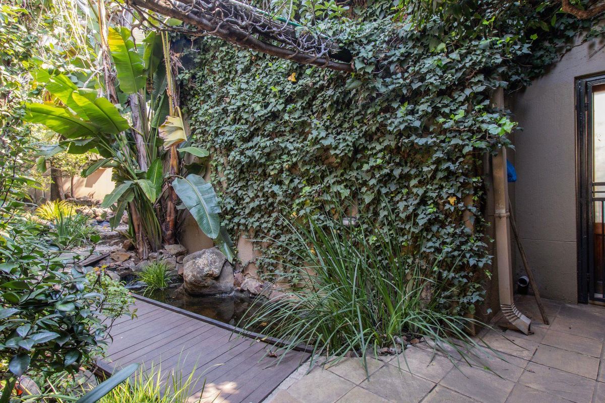 Stunning 5-Bedroom Home in Glenvista - Photo 4