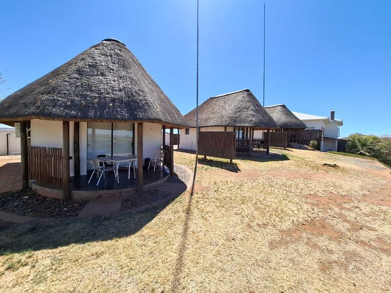 ENDLESS POSSIBILITIES! HOME WITH CHALETS AND PANORAMIC VIEWS. - Photo 2