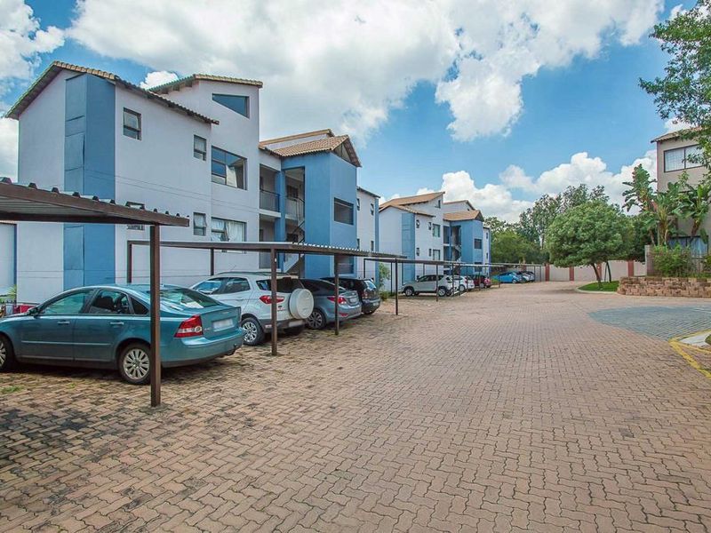 2 Bedroom Apartment in Honeydew - Photo 4
