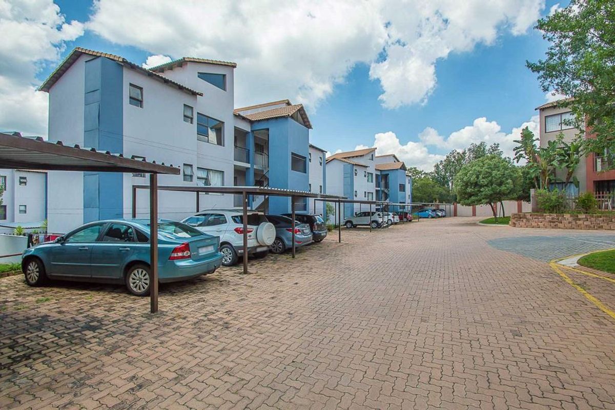 2 Bedroom Apartment in Honeydew - Photo 4