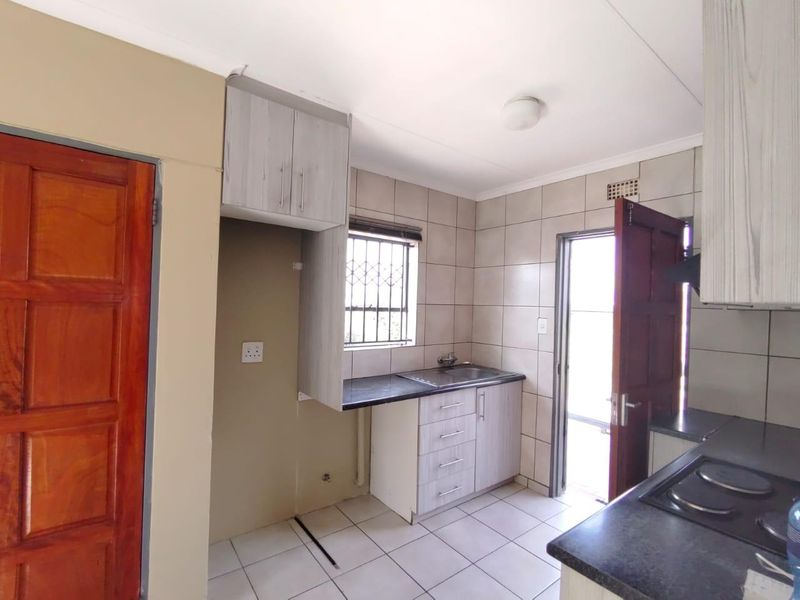 Riverside View - R 850 000 Great Value for this neat property ! - Photo 7