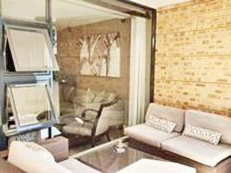 2 BED 2.5 BATH FULLY FURNISHED GARDEN  APARTMENT - Photo 2