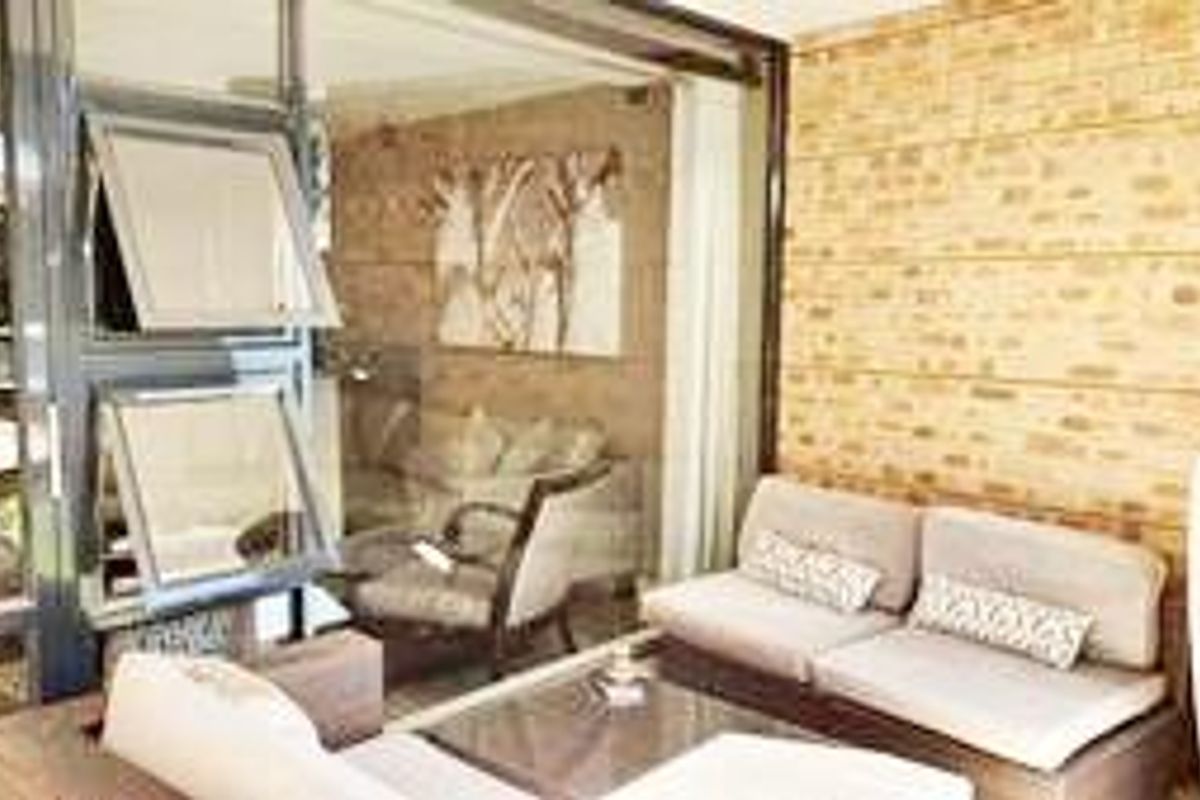 2 BED 2.5 BATH FULLY FURNISHED GARDEN  APARTMENT - Photo 2