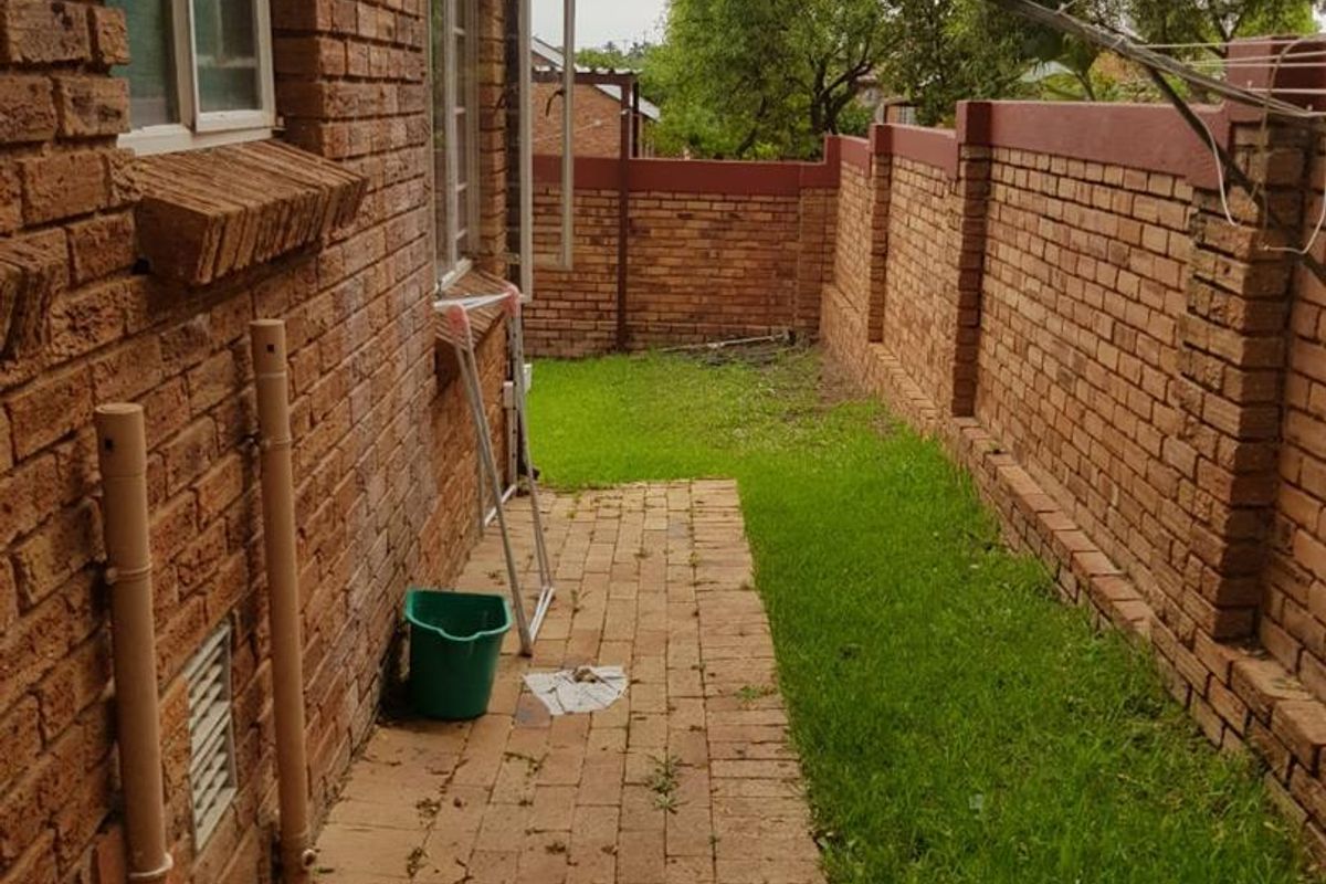 2 Bedroom Townhouse For Sale in Honeydew Ridge - Photo 3