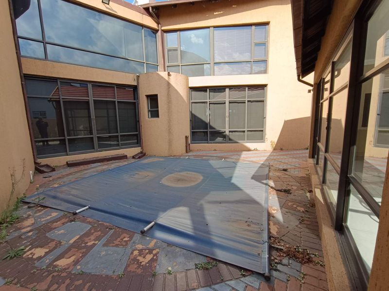 VALLEY VIEW ESTATE -  4 BEDROOM HOUSE WITH A GYM & STUDY - Photo 4