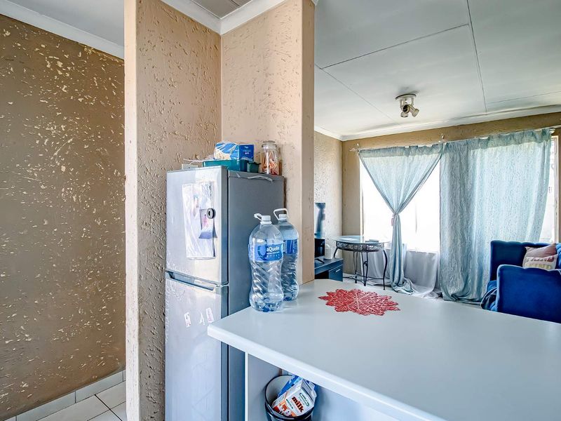 First Floor Corner Unit - Photo 4