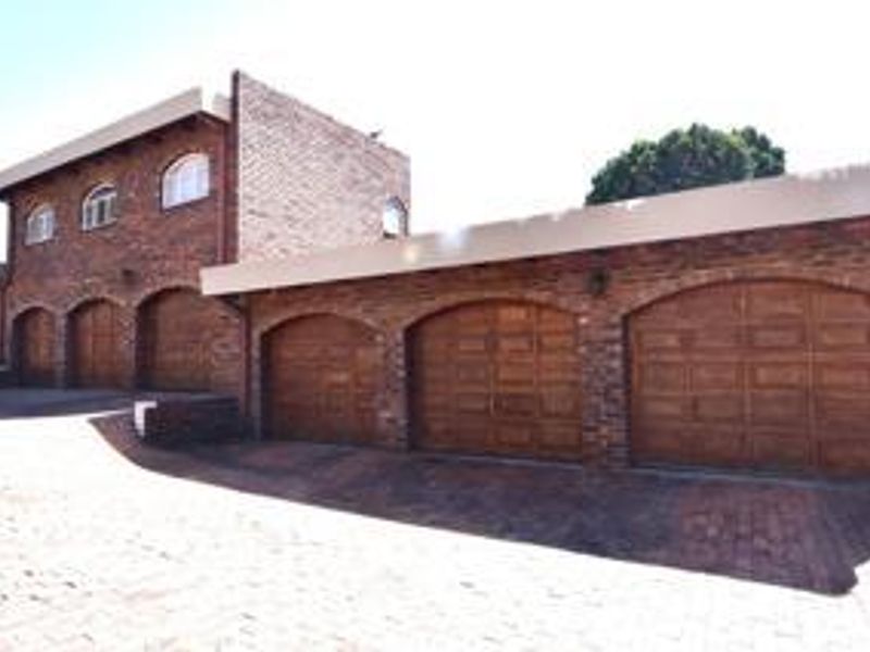 Two Bedroom Townhouse for Sale in Rivonia - Photo 2