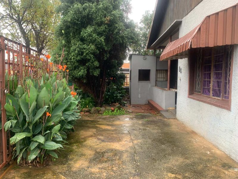 Rosettenville Haven: Comfortable Living with Income Potential - Photo 8