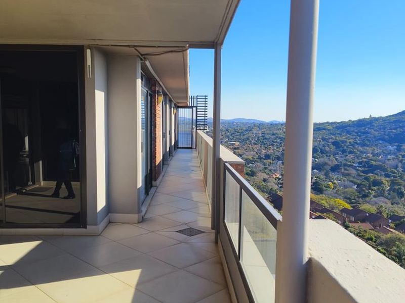 BEAUTIFUL SPACIOUS 3 BEDROOM PENTHOUSE WITH AWESOME VIEW - Photo 5