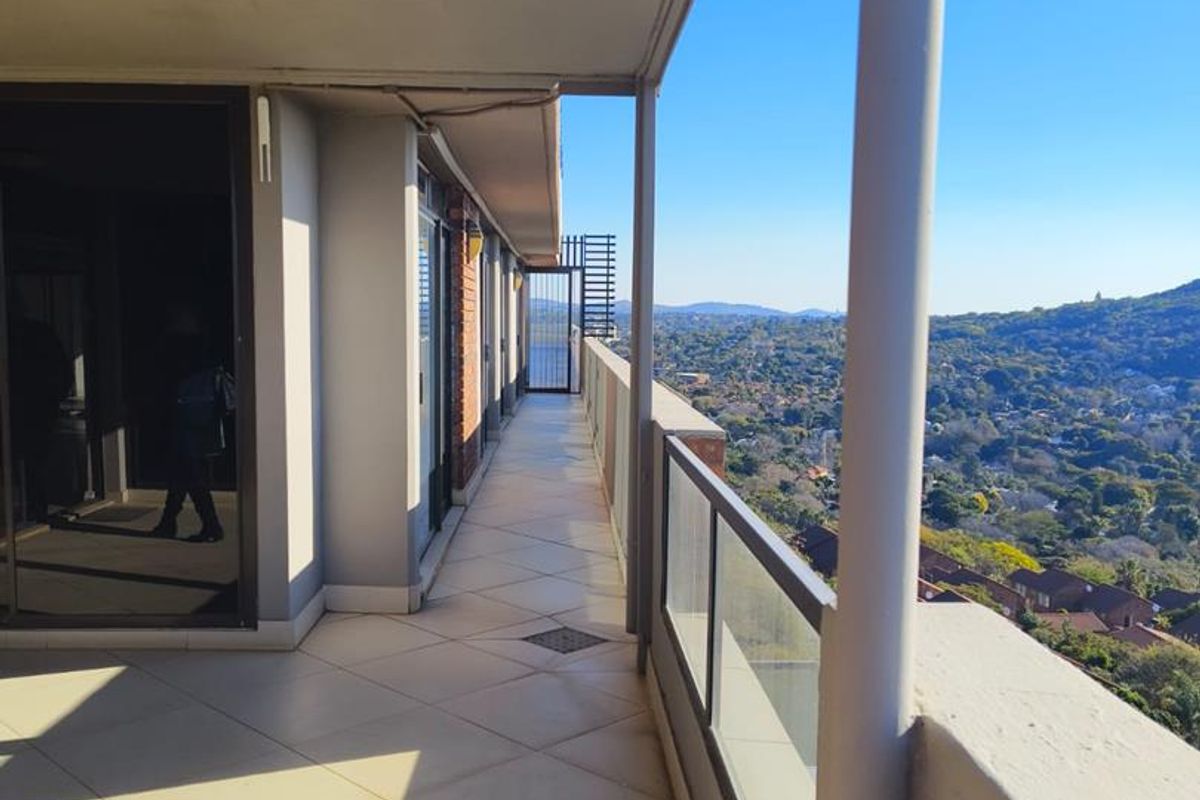 BEAUTIFUL SPACIOUS 3 BEDROOM PENTHOUSE WITH AWESOME VIEW - Photo 5