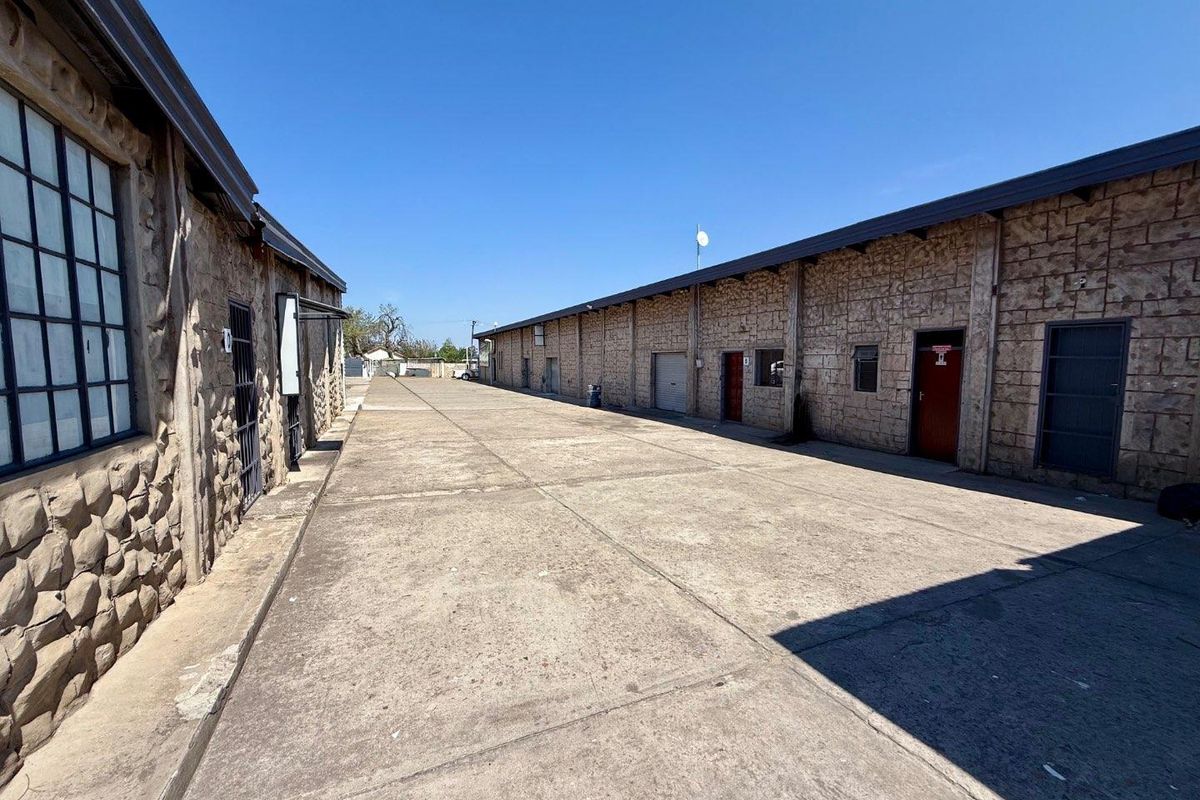 commercial property for sale in Vryheid - Photo 2