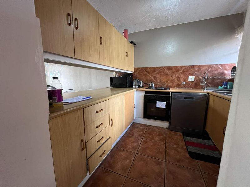 SPACIOUS PROPERTY WITH LARGE GARDEN - THE OPPORTUNITY TO CREATE YOUR OWN DREAM! - Photo 5