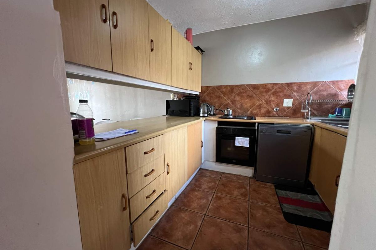 SPACIOUS PROPERTY WITH LARGE GARDEN - THE OPPORTUNITY TO CREATE YOUR OWN DREAM! - Photo 5