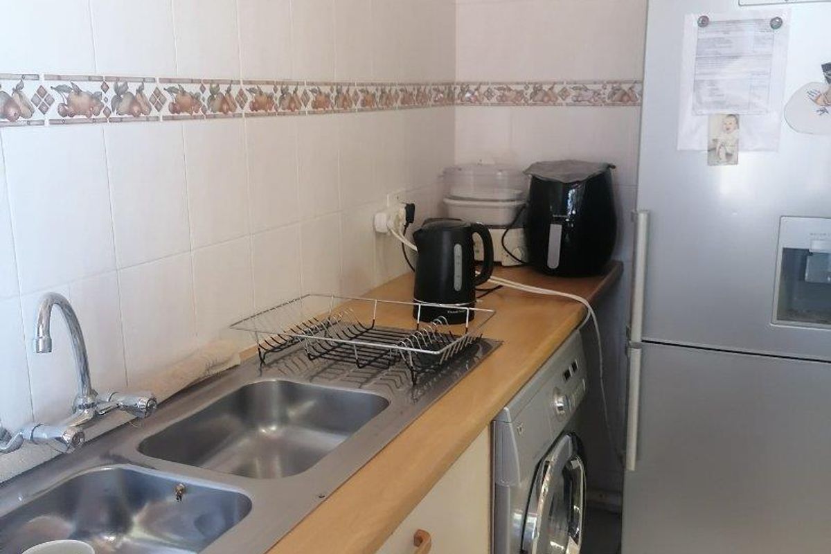 Beautiful face brick marvel awaits! - Photo 3