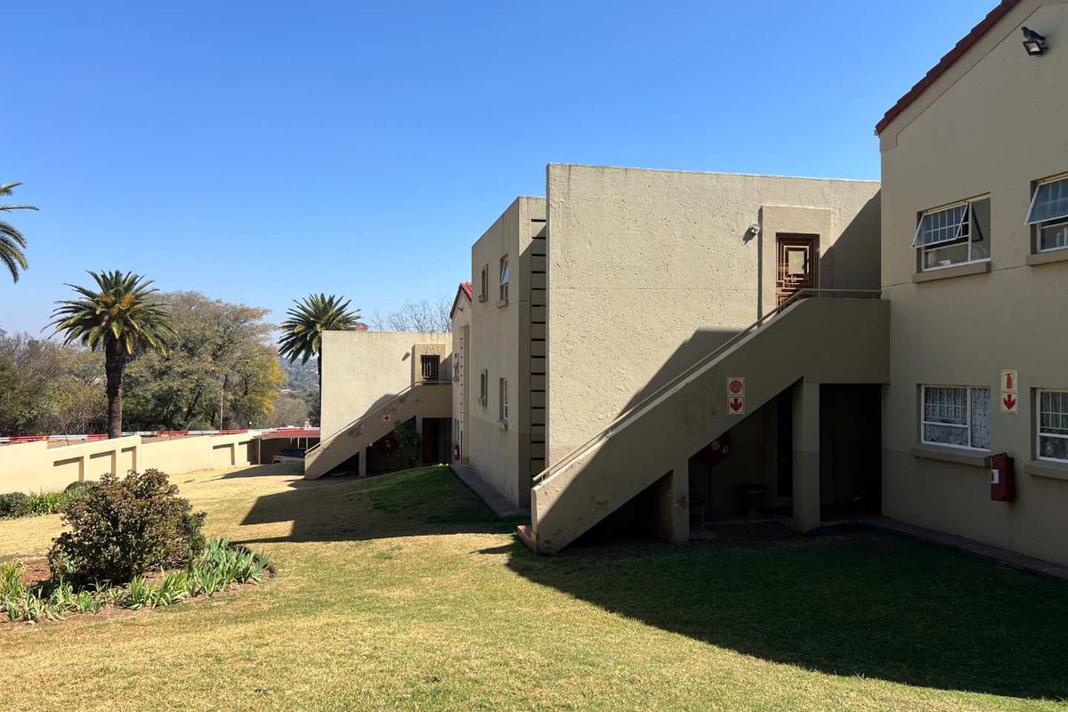 Prime Location! Wilbur Woods: Comfort & Convenience at Its Best - Photo 4