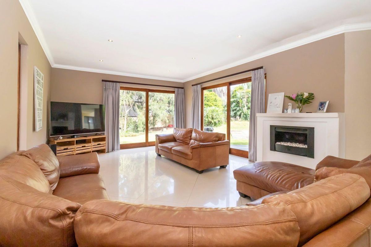 Stunning family home - Photo 5