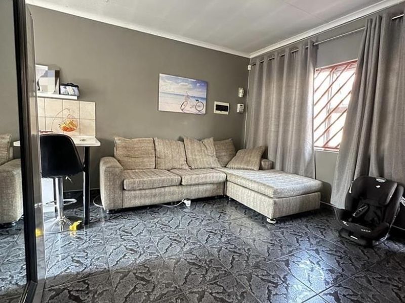 2 Bedroom Flat for Sale - Photo 6