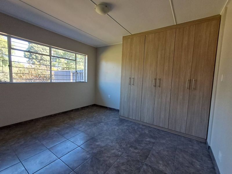 Newly Renovated 4-Bedroom, 2 bath Home in Waverley - Photo 6