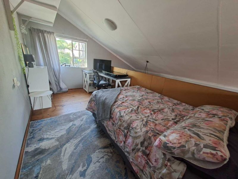 2 Bedroom Loft Unit with Private Garden in Weltevreden Park - Photo 5