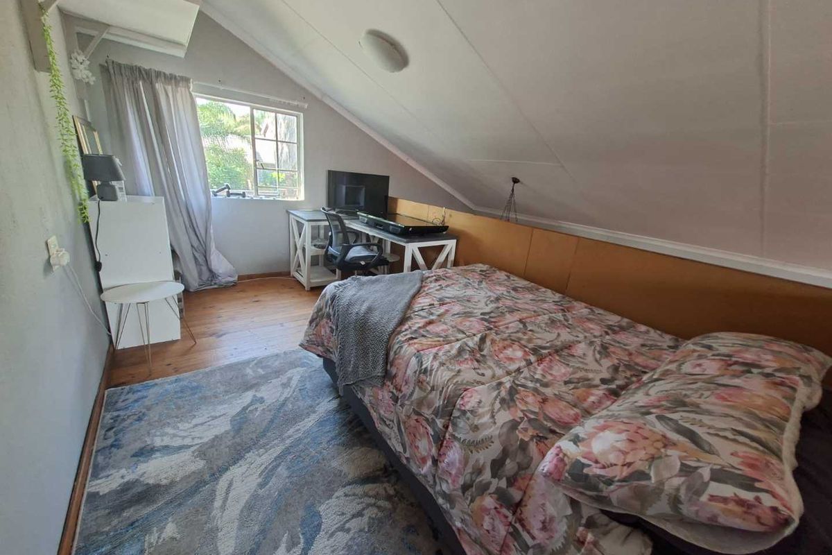 2 Bedroom Loft Unit with Private Garden in Weltevreden Park - Photo 5