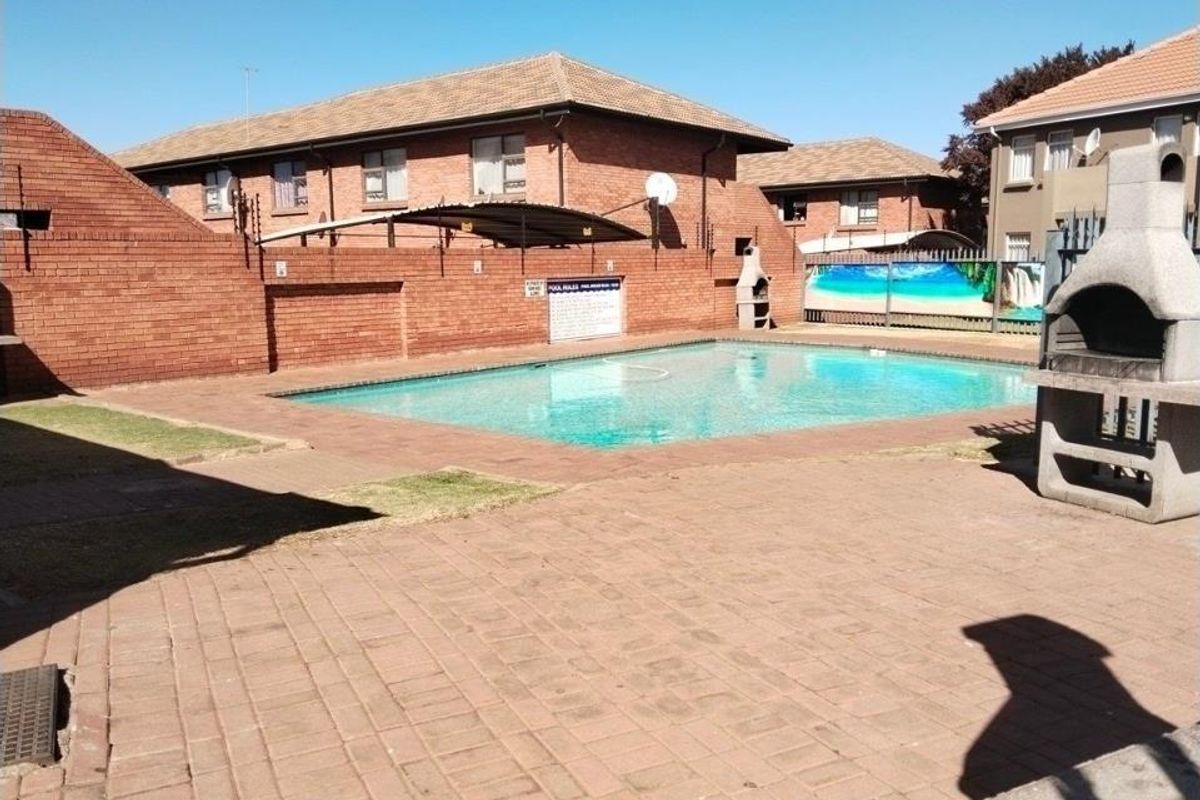 Ground-Floor Comfort and Style in Sought-After Saxonhof - Photo 3