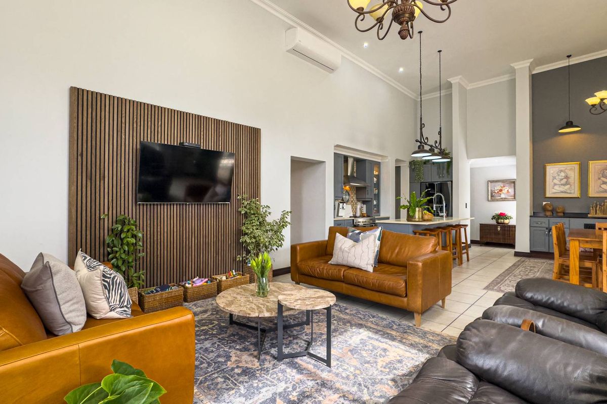 Exclusive Mandate - Single level charm in Midstream Hill - Photo 5