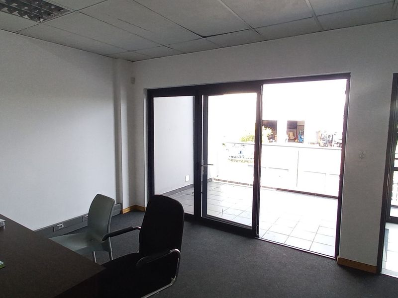 872m2 Jet Park Warehouse - Photo 3