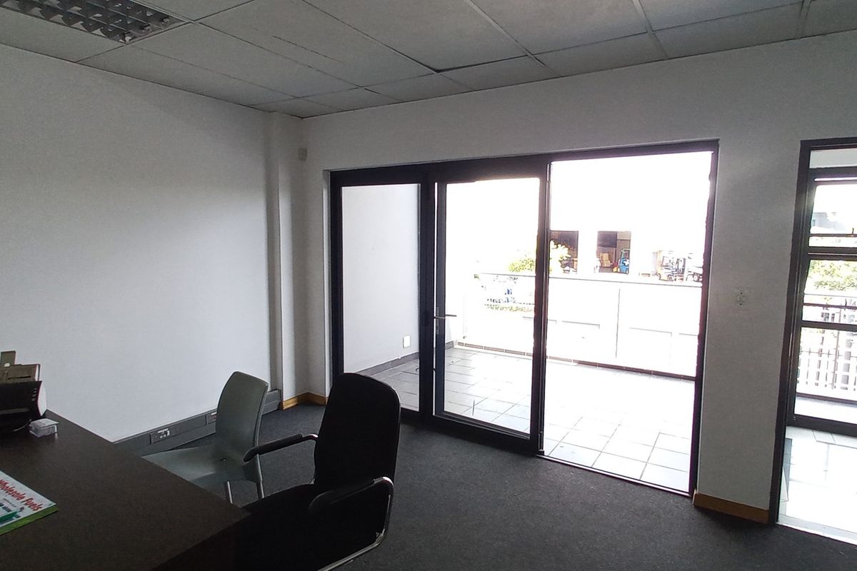 872m2 Jet Park Warehouse - Photo 3