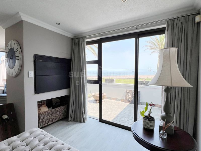 BEACHFRONT TOWNHOUSE - Photo 10