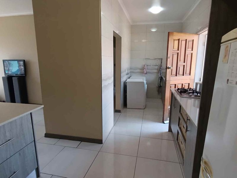 Charming Townhouse for Sale in Norkem Park - Photo 6