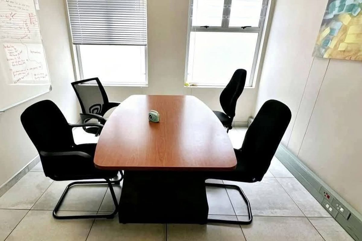 Modern & spacious single-level offices for sale in a complex with commercial and residential units. - Photo 2