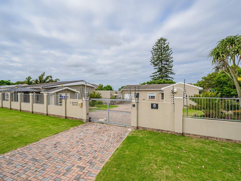 EXECUTIVE HOME FOR SALE IN BEVERLEY GROVE - Photo 2