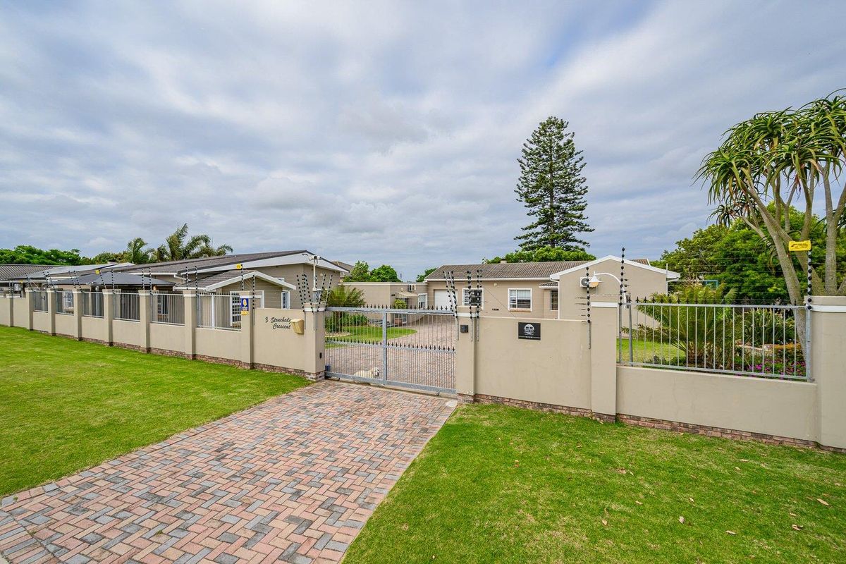 EXECUTIVE HOME FOR SALE IN BEVERLEY GROVE - Photo 2