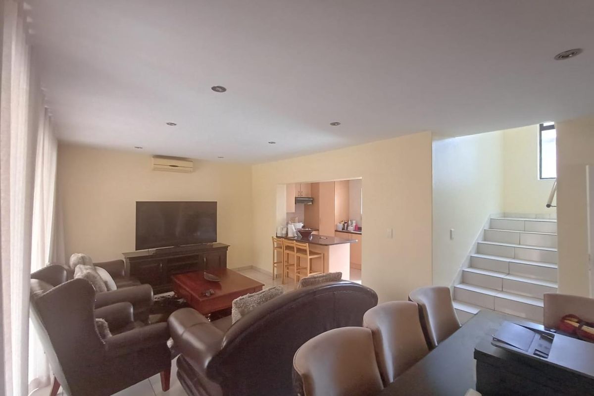 3-Bedroom Duplex in Prime Location - Photo 4
