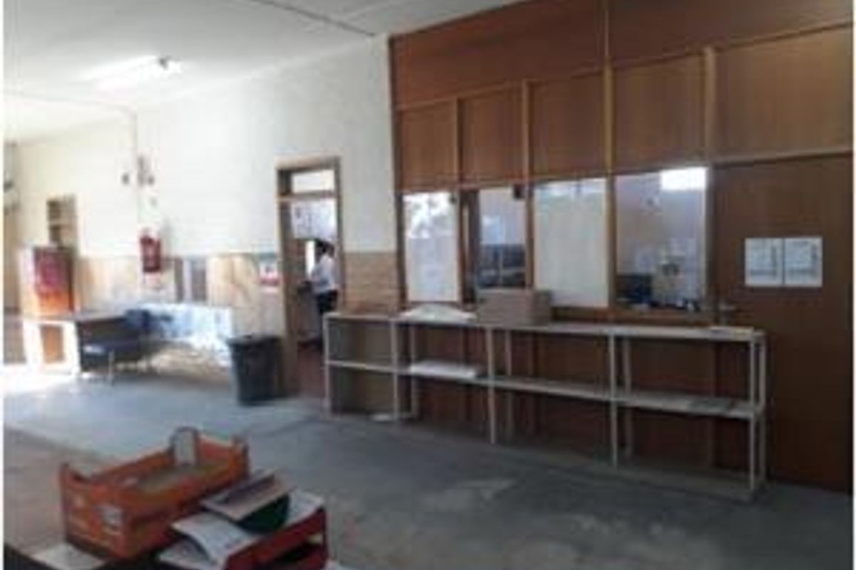 Warehouse with Storeroom - To Let - Keetmanshoop - Photo 2