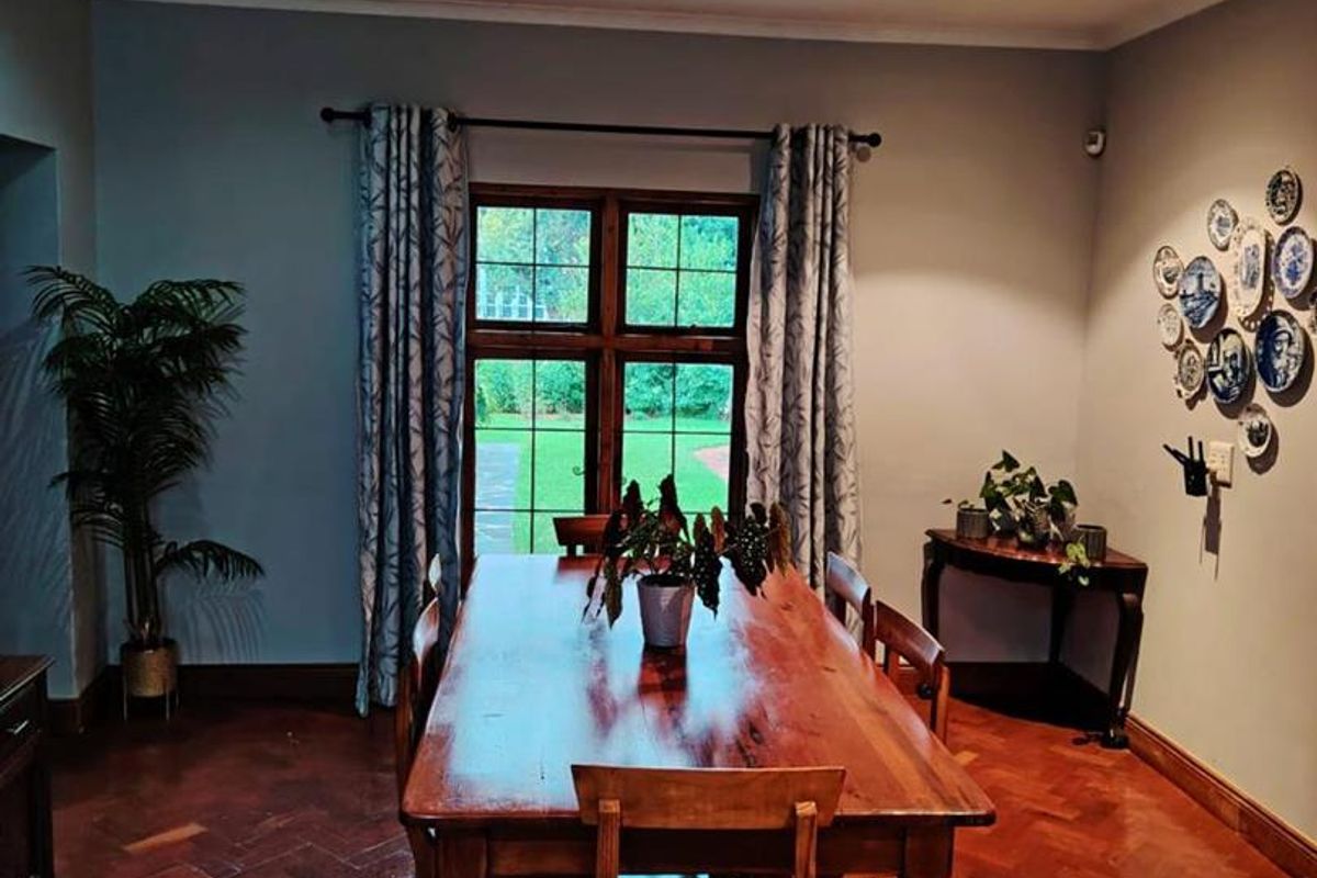 Old-Worlde Charm with Immaculate Elegance - Photo 5