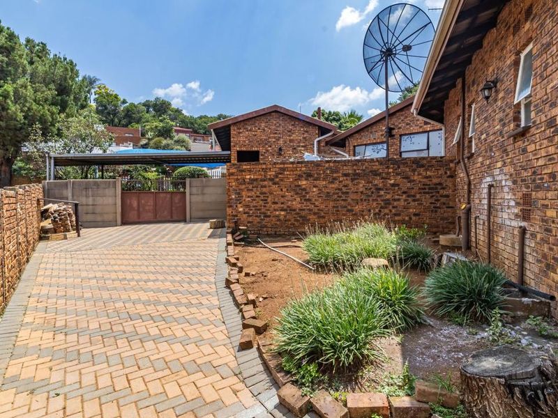 PERFECT FAMILY HOME!!!!!!! - Photo 4