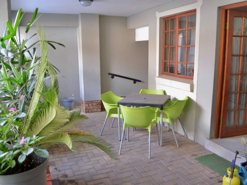 2 Bedroom within the popular The Courts Estate, Olympus / Boardwalk area - Photo 5