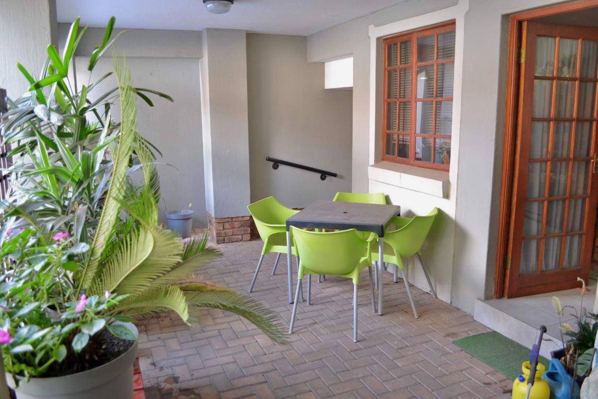 2 Bedroom within the popular The Courts Estate, Olympus / Boardwalk area - Photo 5