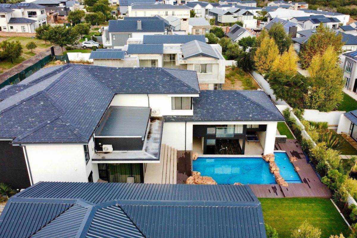 Stunning Five Bedroom Home Available in Waterfall Country Estate - Photo 4