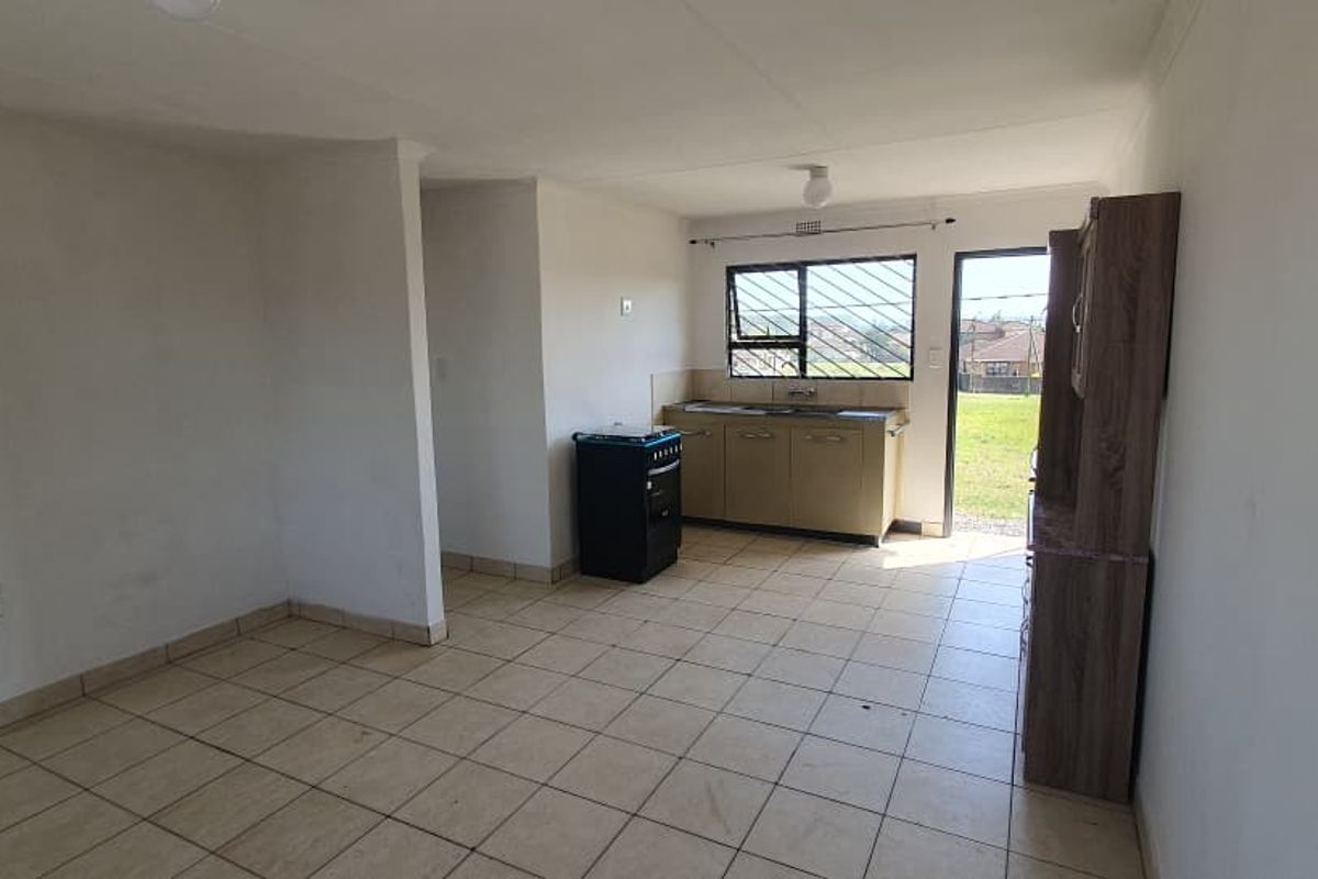 Welcome to this charming single-family home available for rent in the sought-after neighborhood of Brackenham. - Photo 2