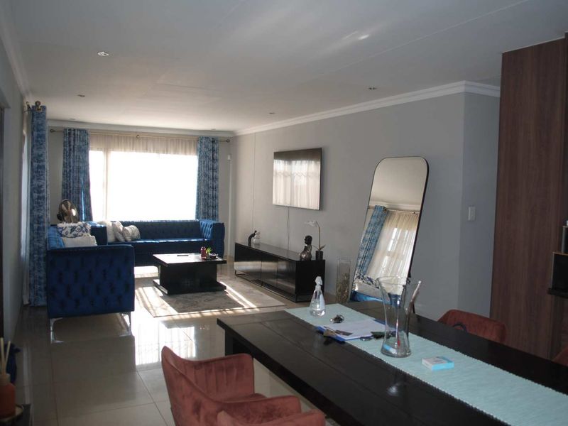 Tuscan Home Newly build modern contemporary look - Photo 6